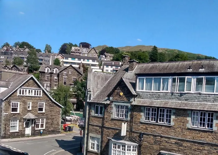 فندق مبيت وإفطار The Lakes 3*