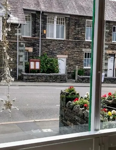 فندق مبيت وإفطار The Lakes 3*