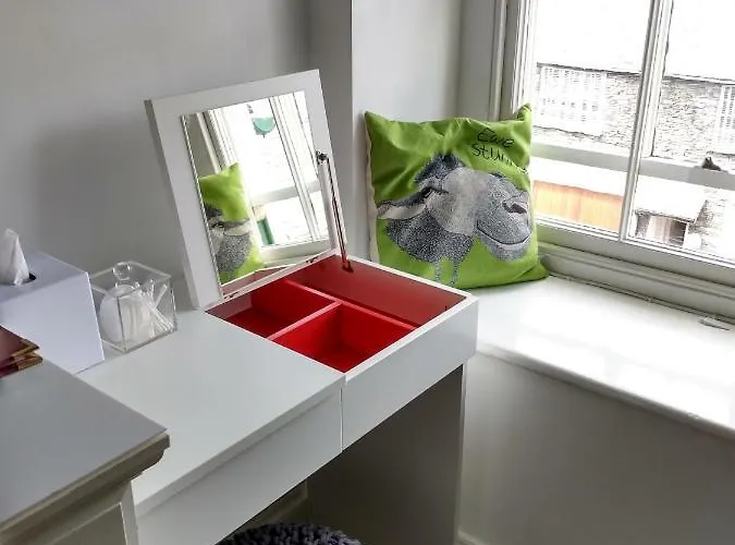 فندق مبيت وإفطار The Lakes 3*