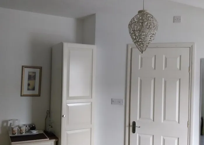 فندق مبيت وإفطار The Lakes 3*