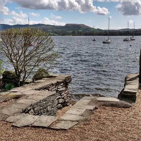 Bed and Breakfast The Lakes 3*