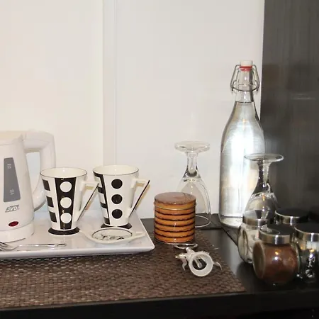 The Lakes Couette-café 2*