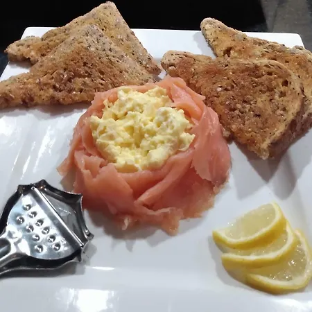 The Lakes Couette-café 2*
