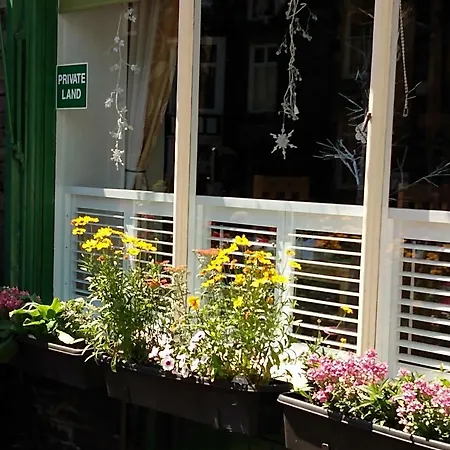 The Lakes Couette-café
